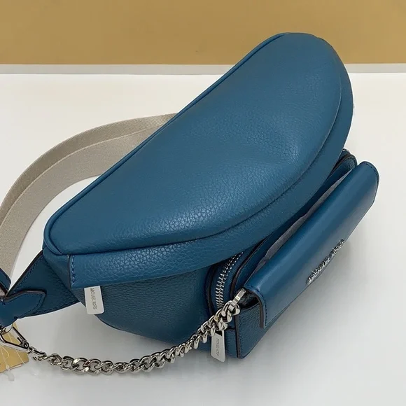 MICHAEL KORS
Maisie Large Pebbled Leather 2-in-1
Waistpack Fannypack Crossbody - Picture 8 of 16